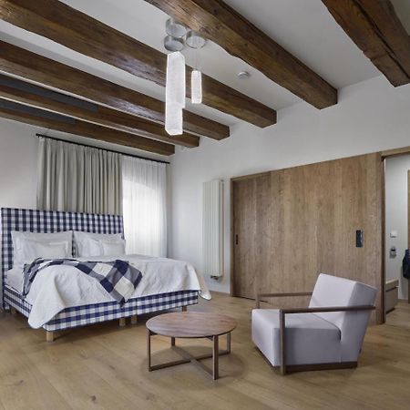 Lotrinsky Hotel Velké Pavlovice Esterno foto