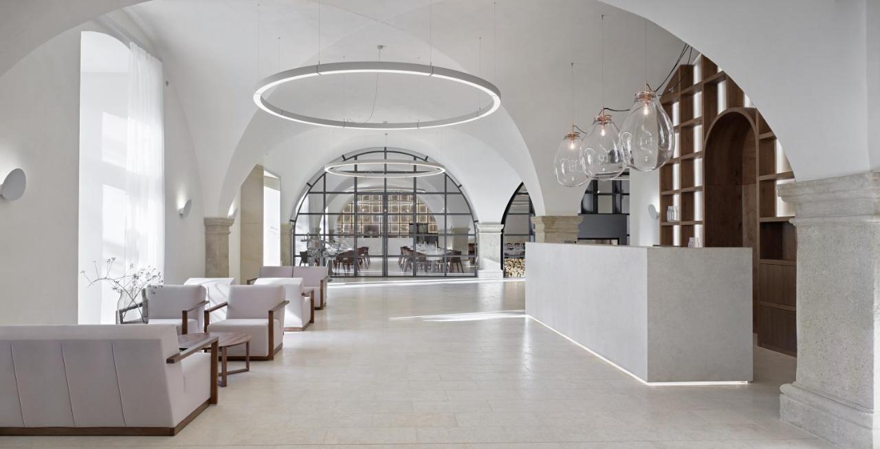 Lotrinsky Hotel Velké Pavlovice Esterno foto