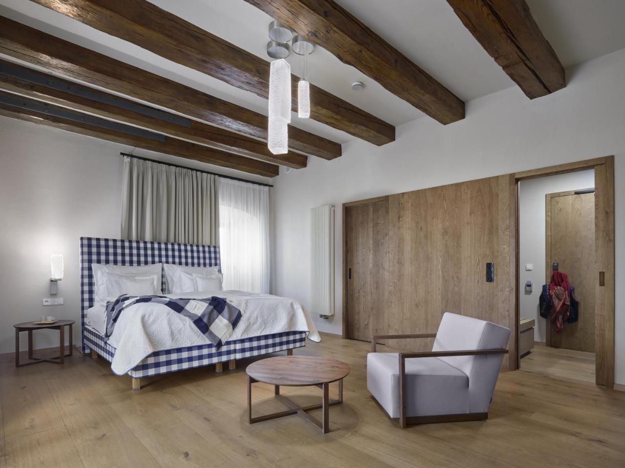 Lotrinsky Hotel Velké Pavlovice Esterno foto