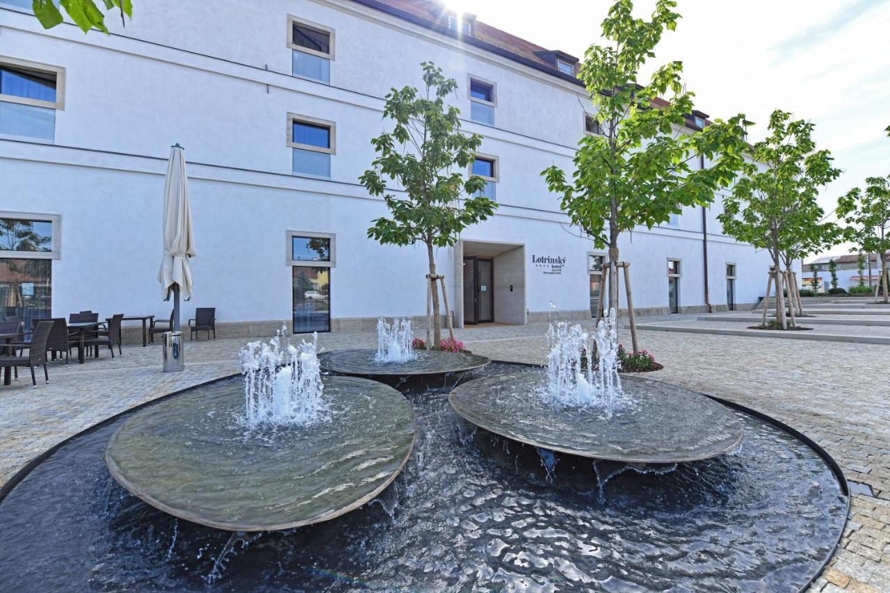 Lotrinsky Hotel Velké Pavlovice Esterno foto